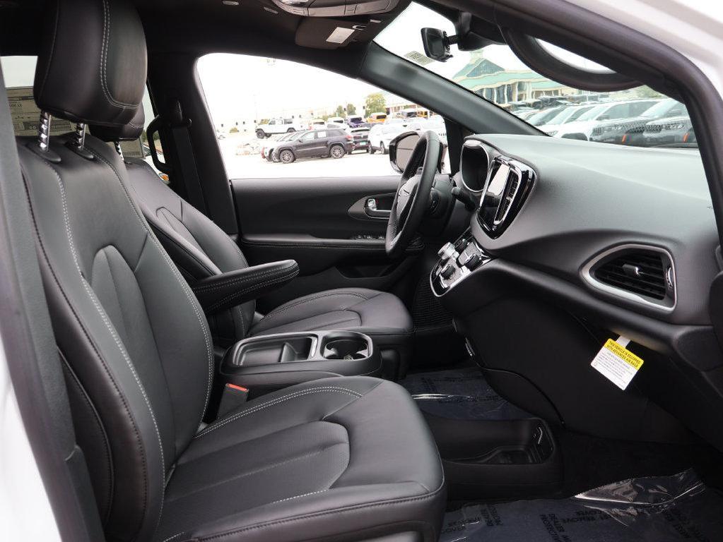 new 2027 Chrysler Pacifica car, priced at $41,932