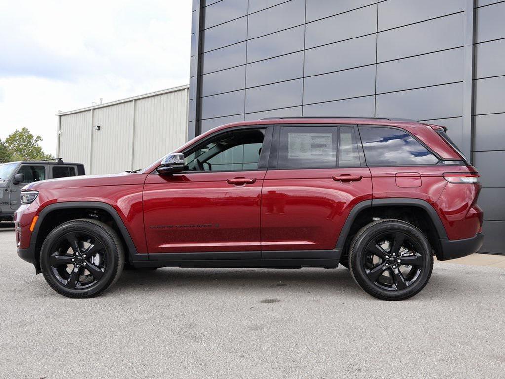 new 2025 Jeep Grand Cherokee car, priced at $38,595