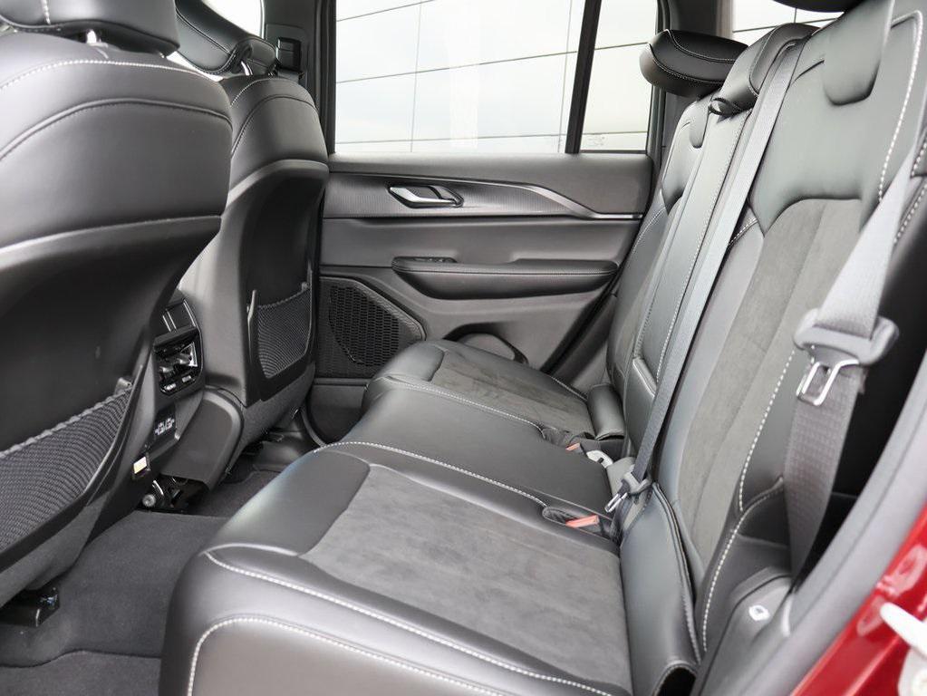 new 2025 Jeep Grand Cherokee car, priced at $38,595