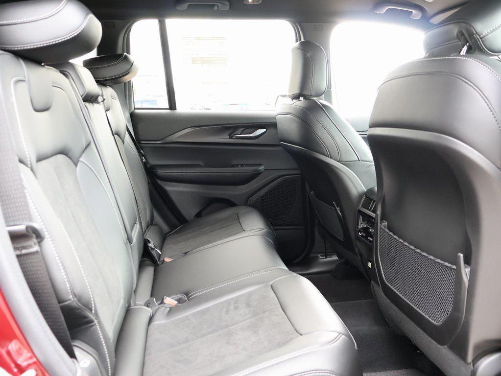 new 2025 Jeep Grand Cherokee car, priced at $38,595