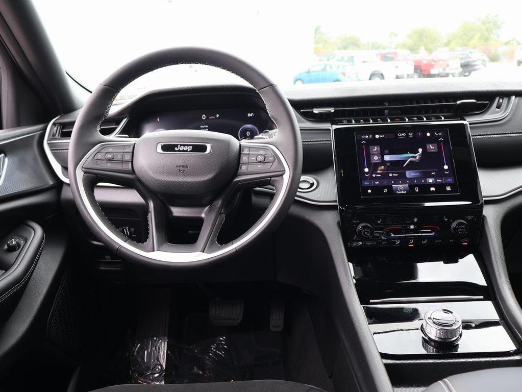 new 2025 Jeep Grand Cherokee car, priced at $38,595