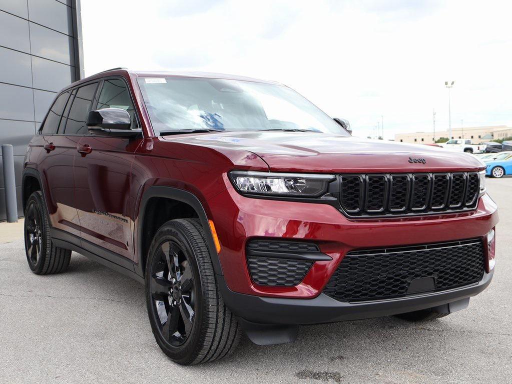 new 2025 Jeep Grand Cherokee car, priced at $38,595