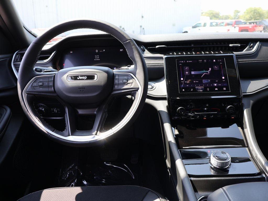 new 2025 Jeep Grand Cherokee car, priced at $38,470