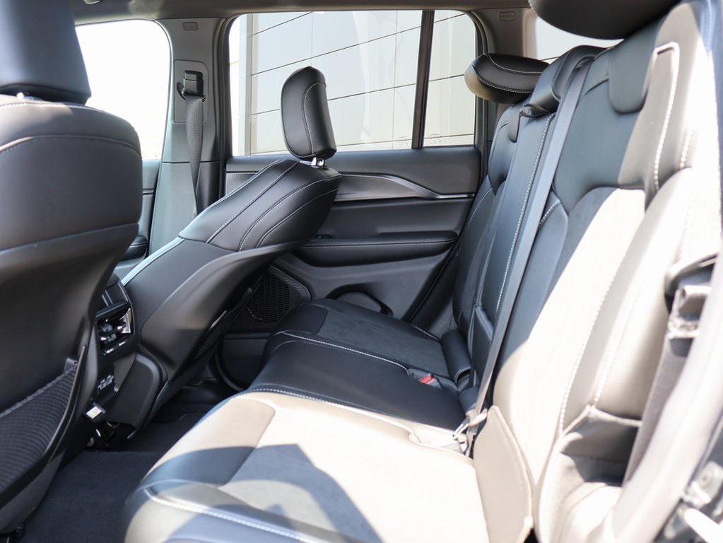 new 2025 Jeep Grand Cherokee car, priced at $38,470