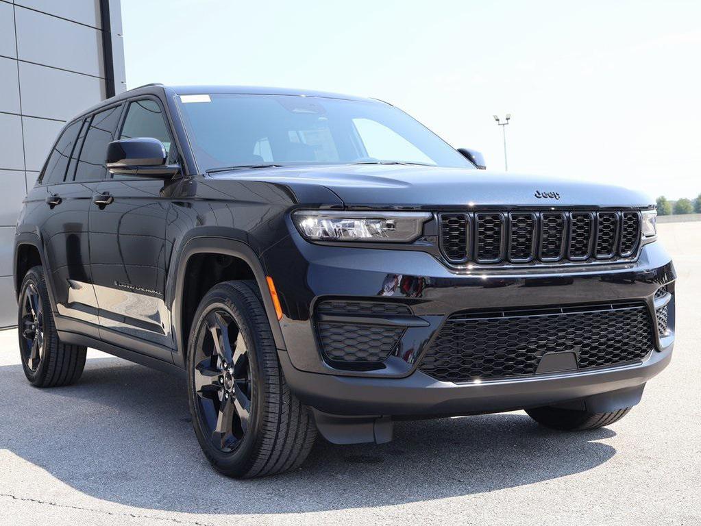 new 2025 Jeep Grand Cherokee car, priced at $38,470