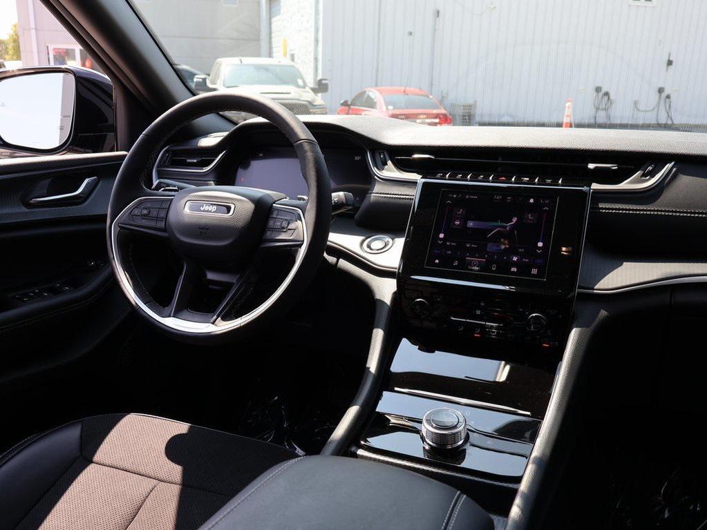 new 2025 Jeep Grand Cherokee car, priced at $38,470