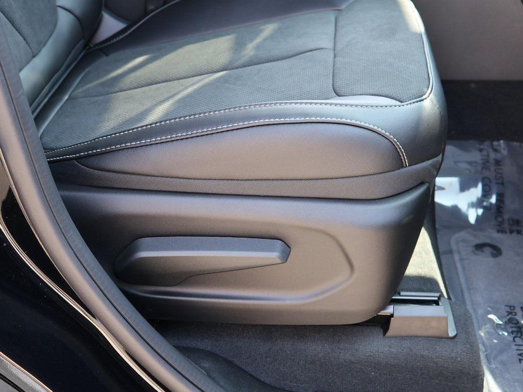 new 2025 Jeep Grand Cherokee car, priced at $38,470