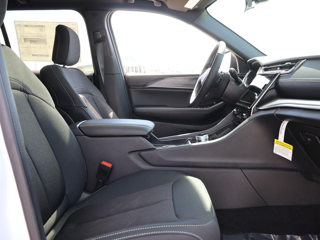 new 2026 Jeep Grand Cherokee car, priced at $37,485