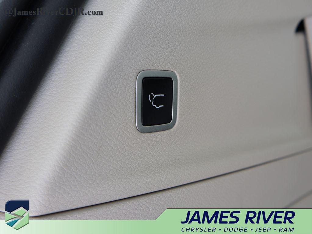 used 2024 Chrysler Pacifica car, priced at $25,506