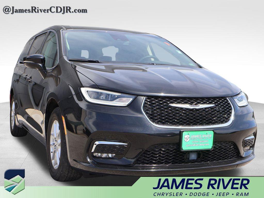 used 2024 Chrysler Pacifica car, priced at $25,506