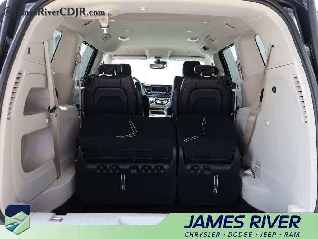 used 2024 Chrysler Pacifica car, priced at $25,506