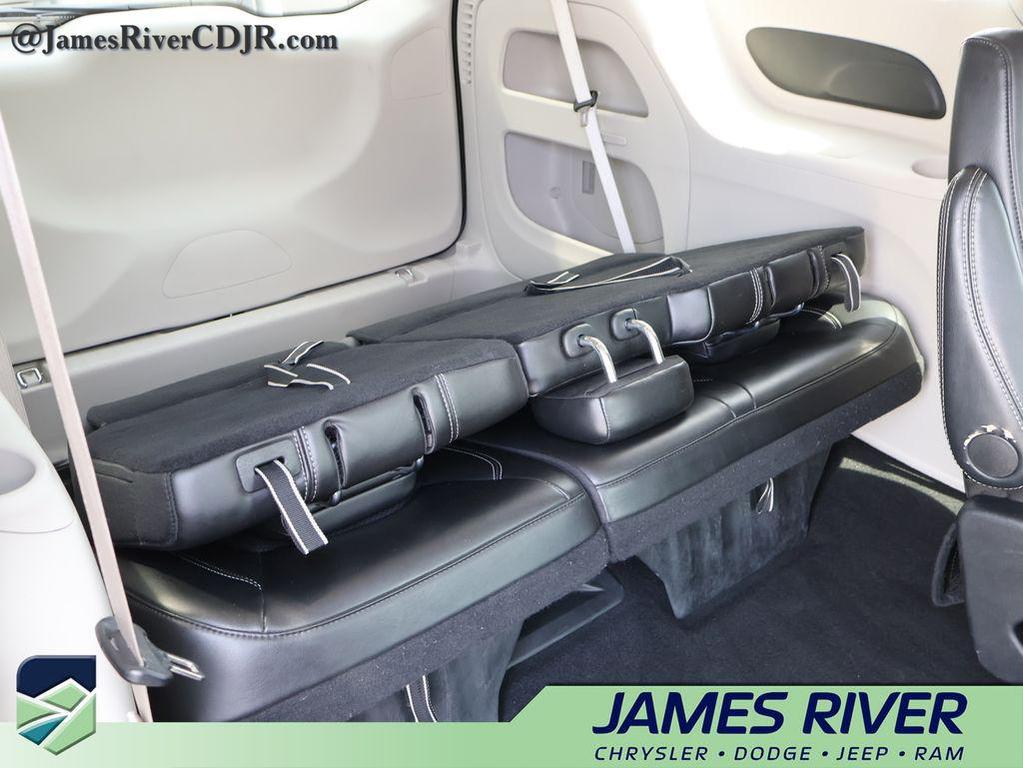used 2024 Chrysler Pacifica car, priced at $25,506