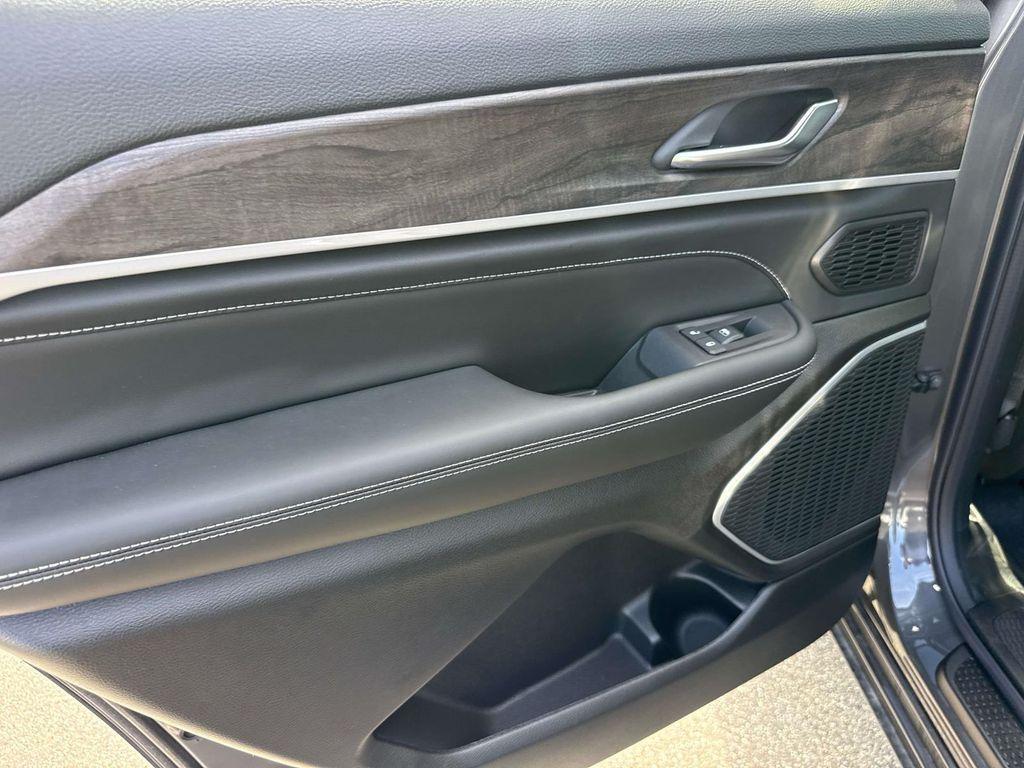 new 2026 Jeep Grand Cherokee L car, priced at $53,395