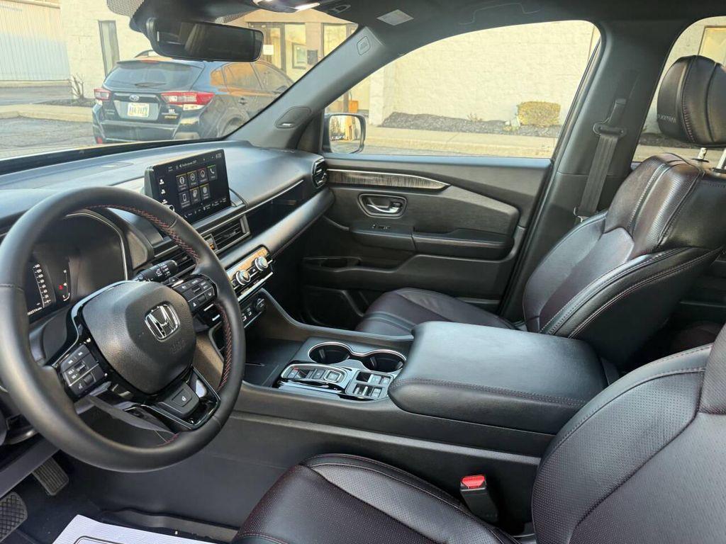 used 2025 Honda Pilot car, priced at $38,995
