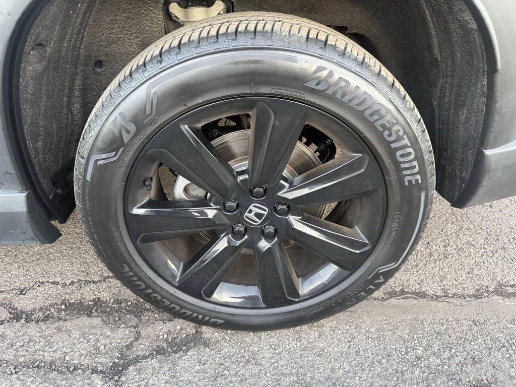 used 2025 Honda Pilot car, priced at $38,995