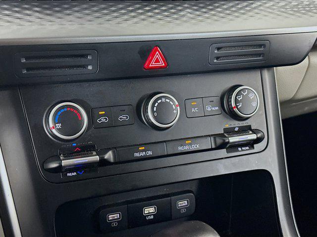 used 2024 Kia Carnival car, priced at $28,997