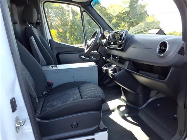 Mercedes-Benz Sprinter view 10