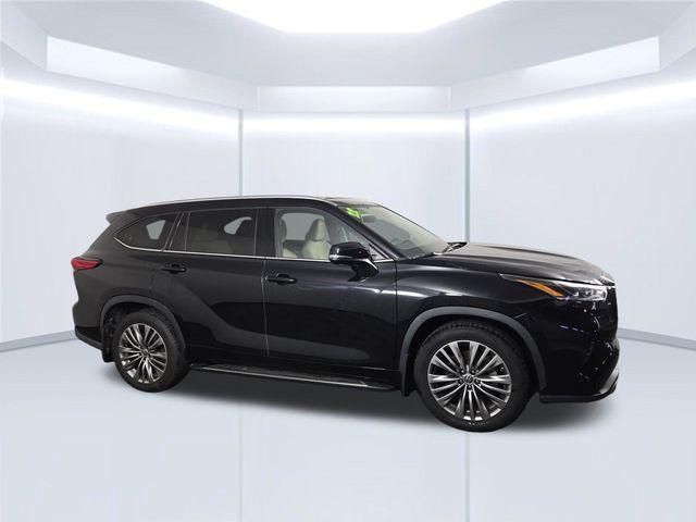 used 2022 Toyota Highlander car, priced at $35,997