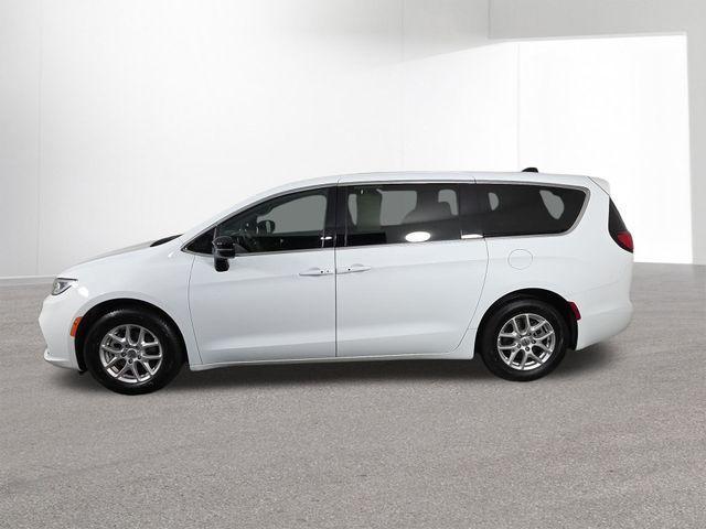 used 2025 Chrysler Pacifica car, priced at $25,610