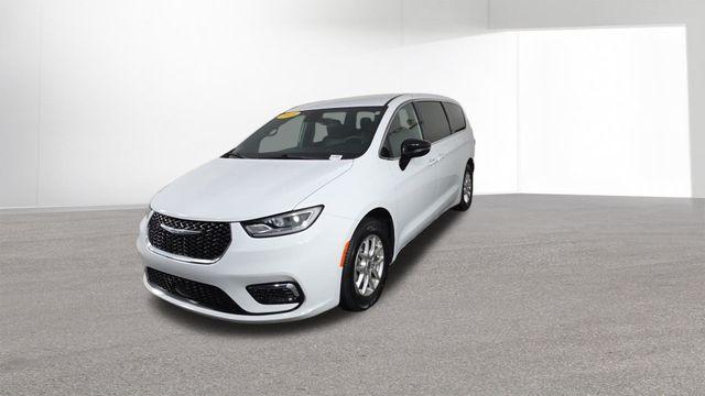 used 2025 Chrysler Pacifica car, priced at $25,610