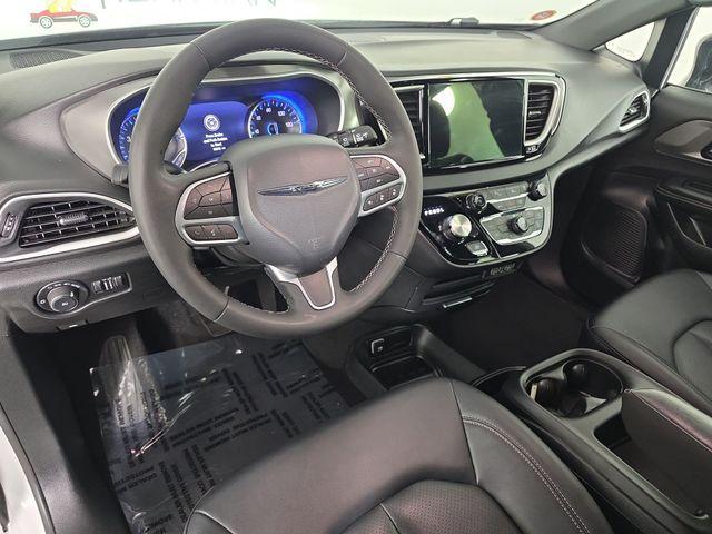 used 2025 Chrysler Pacifica car, priced at $25,610