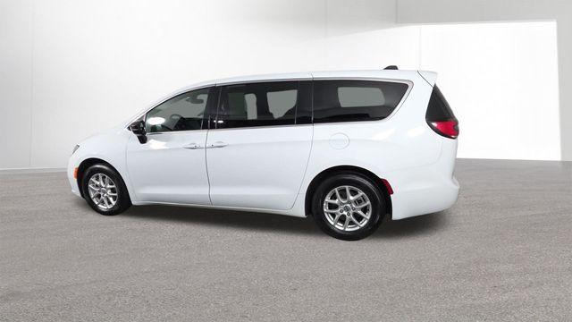 used 2025 Chrysler Pacifica car, priced at $25,610