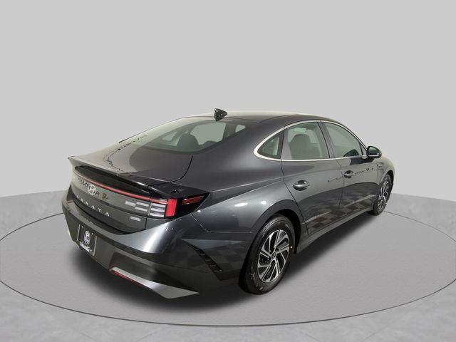 new 2026 Hyundai Sonata Hybrid car, priced at $28,065