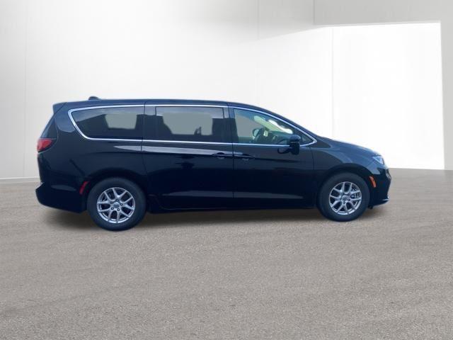 used 2024 Chrysler Pacifica car, priced at $26,717