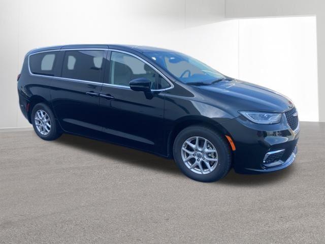 used 2024 Chrysler Pacifica car, priced at $26,717