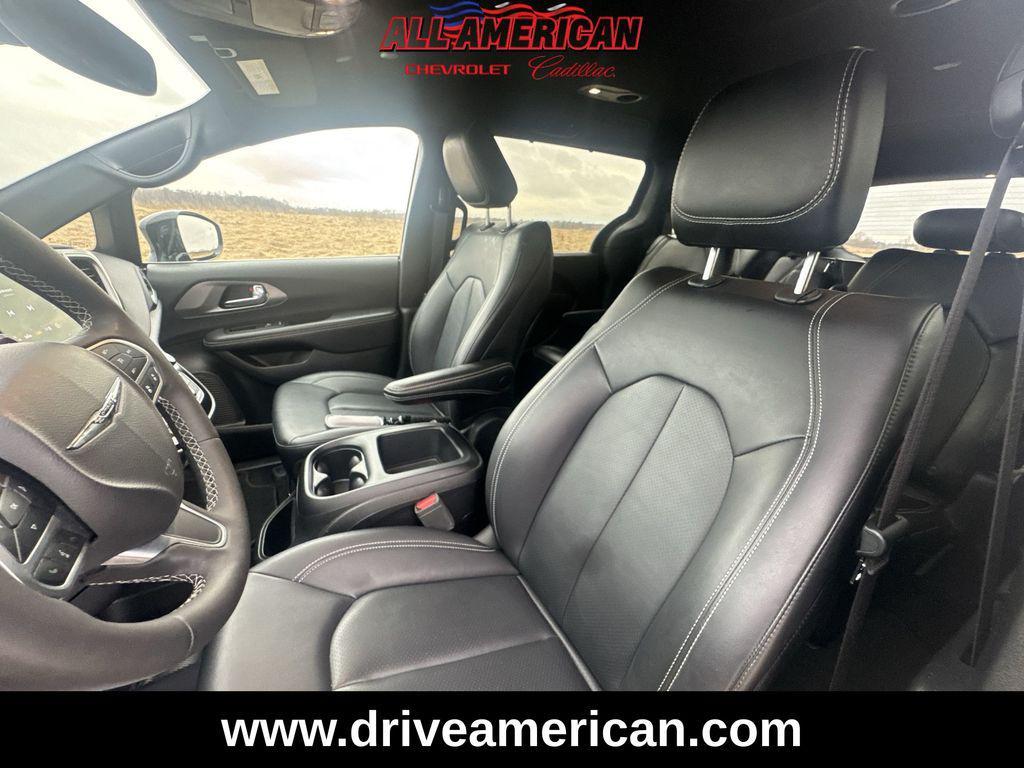 used 2025 Chrysler Pacifica car, priced at $29,998