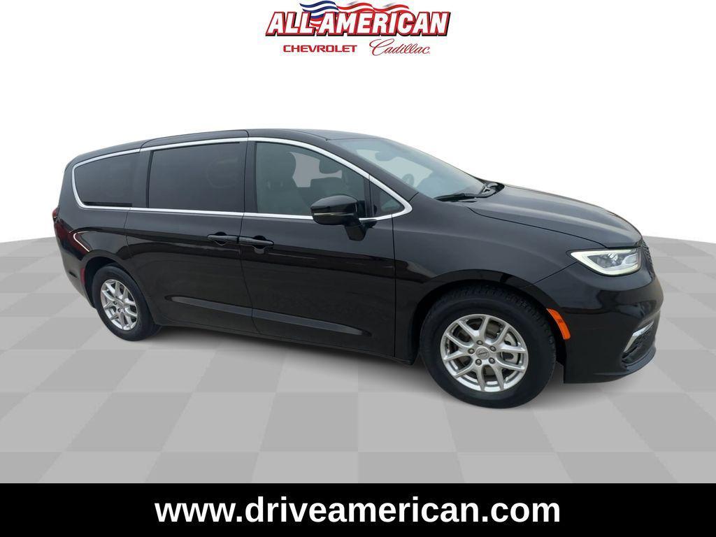 used 2025 Chrysler Pacifica car, priced at $29,998