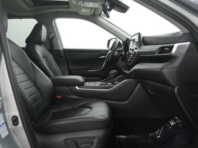 used 2021 Toyota Highlander car, priced at $28,998