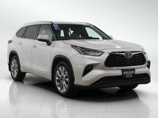 used 2021 Toyota Highlander car, priced at $28,299