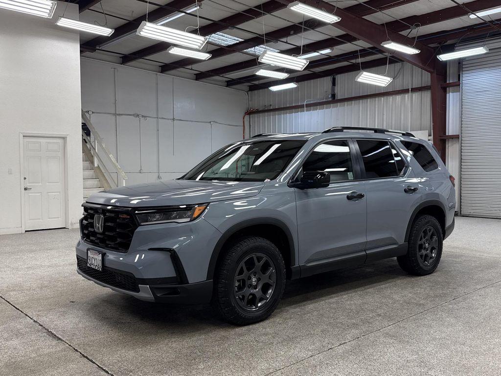 used 2025 Honda Pilot car, priced at $43,997