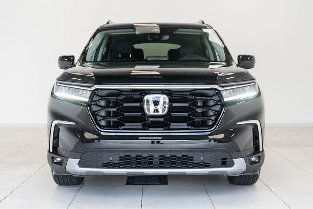 new 2025 Honda Pilot car, priced at $50,895