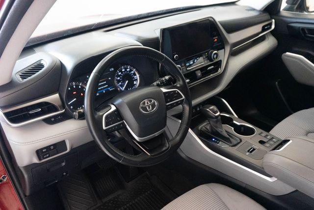 used 2023 Toyota Highlander car, priced at $31,500