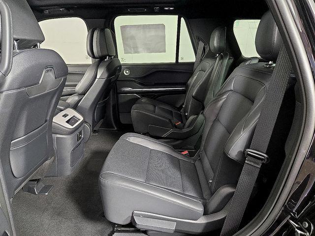 new 2025 Lincoln Navigator car, priced at $98,418