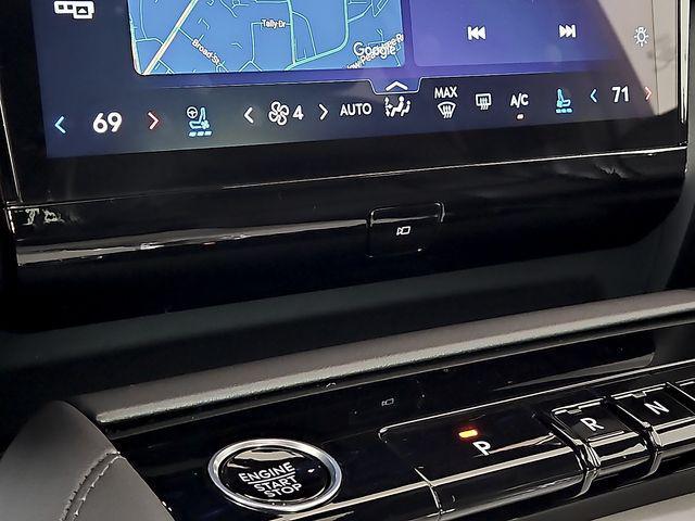 new 2025 Lincoln Navigator car, priced at $101,926