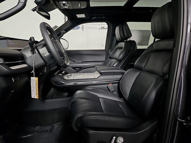 new 2025 Lincoln Navigator car, priced at $101,926