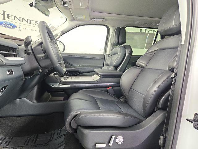 new 2025 Lincoln Navigator car, priced at $95,000