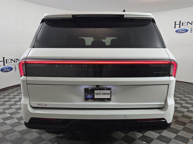 new 2025 Lincoln Navigator car, priced at $95,000