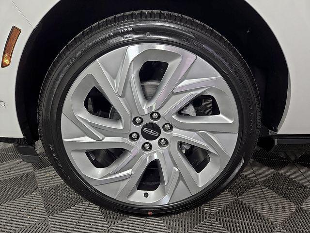 new 2025 Lincoln Navigator car, priced at $98,288