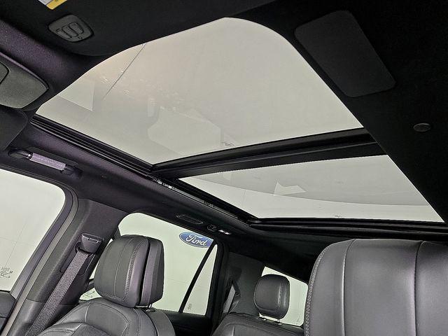 new 2025 Lincoln Navigator car, priced at $98,418