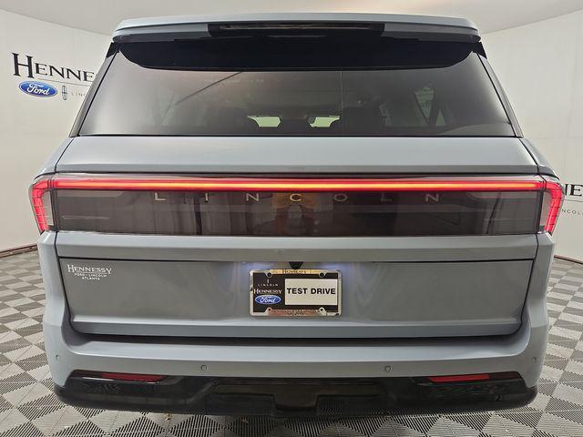 new 2025 Lincoln Navigator car, priced at $105,797