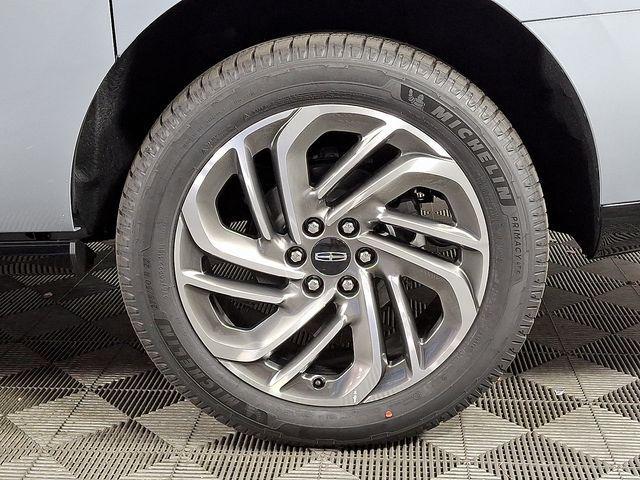 new 2025 Lincoln Navigator car, priced at $102,670