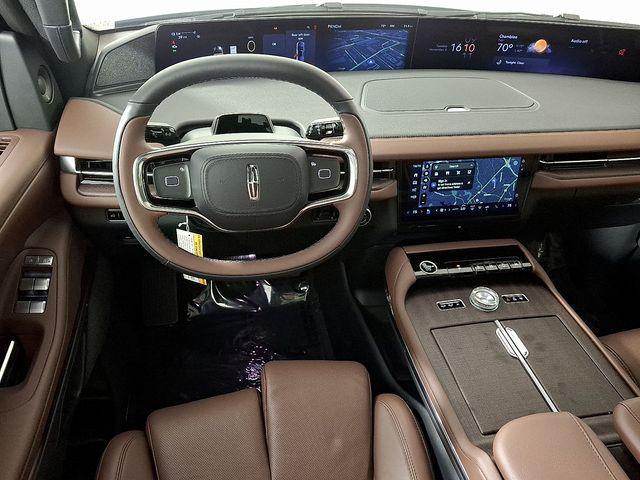 new 2025 Lincoln Navigator car, priced at $102,670