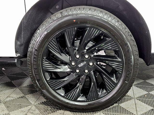 new 2025 Lincoln Navigator car, priced at $105,646