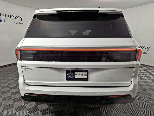 new 2025 Lincoln Navigator car, priced at $105,646