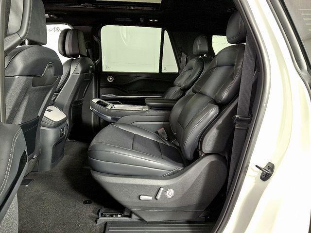 new 2025 Lincoln Navigator car, priced at $105,646