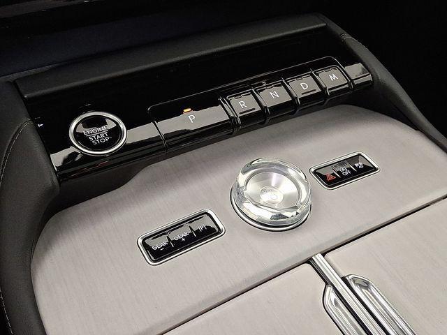 new 2025 Lincoln Navigator car, priced at $105,646